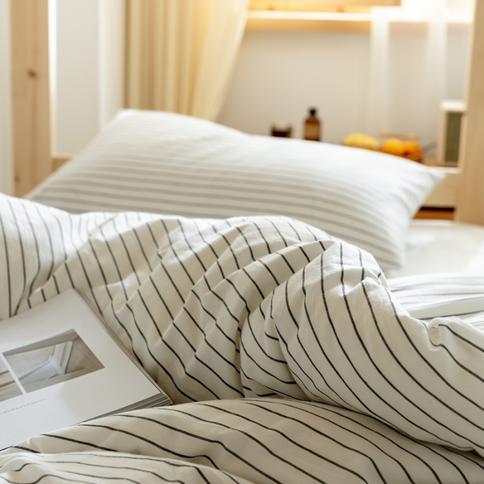 91家纺网 家纺一手货源 找家纺 寐眠 2021新款全棉水洗棉无印学生三件套四件套 白细条