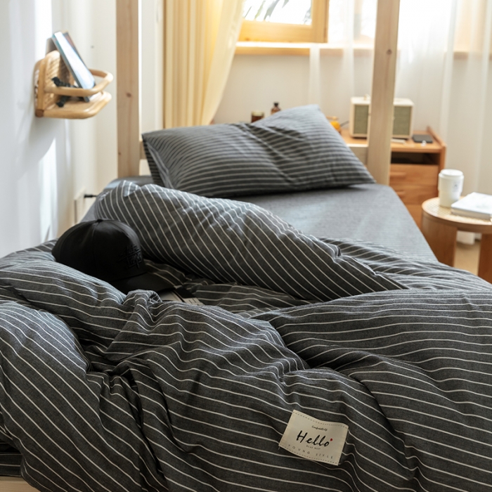 91家纺网 家纺一手货源 找家纺 寐眠 2021新款全棉水洗棉无印学生三件套四件套 灰细条