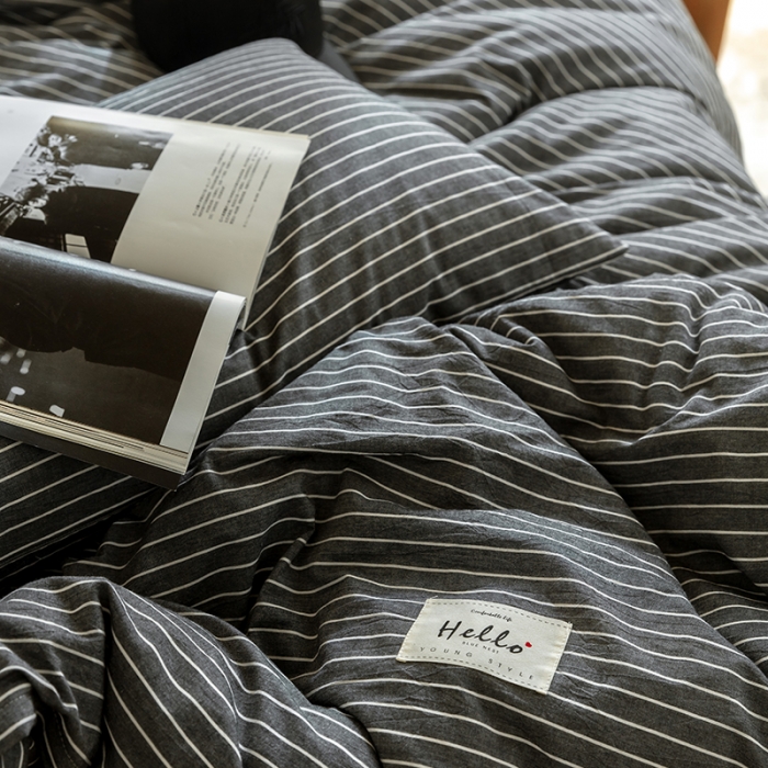 91家纺网 家纺一手货源 找家纺 寐眠 2021新款全棉水洗棉无印学生三件套四件套 灰细条