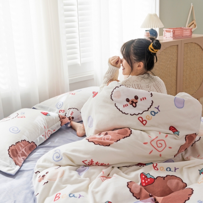 91家纺网 家纺一手货源 找家纺 柚子 2020新款牛奶绒印花大版四件套 泡泡熊