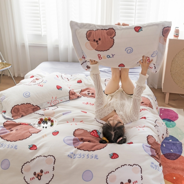 91家纺网 家纺一手货源 找家纺 柚子 2020新款牛奶绒印花大版四件套 泡泡熊