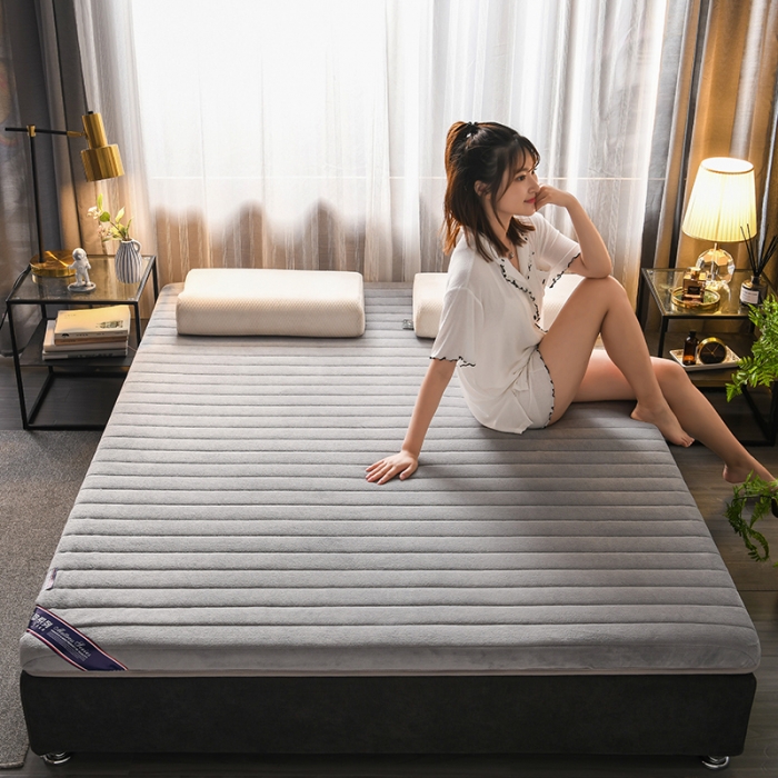 91家纺网 家纺一手货源 找家纺 富威堡 2023新款牛奶绒硬质棉床垫 开心一刻灰