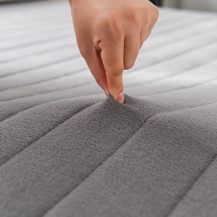 91家纺网 家纺一手货源 找家纺 富威堡 2023新款牛奶绒硬质棉床垫 开心一刻灰