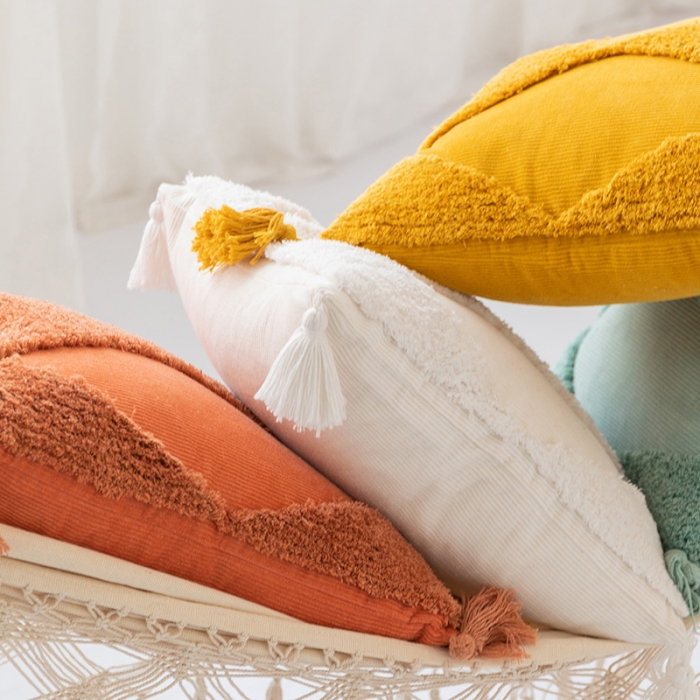 91家纺网 家纺一手货源 找家纺 （总）美茉家居 2020新款灯芯绒簇绒绣流苏抱枕