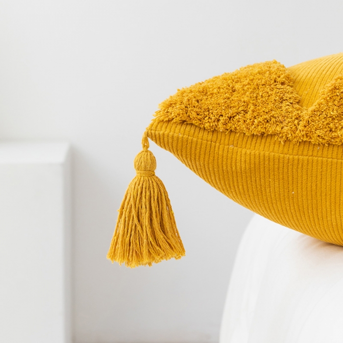 91家纺网 家纺一手货源 找家纺 美茉家居 2020新款灯芯绒簇绒绣流苏抱枕 杏黄