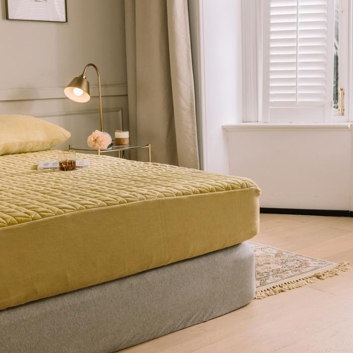 91家纺网 家纺一手货源 找家纺 法芙娜家纺  秋冬加厚牛奶绒夹棉床笠 吸湿排汗保暖 芥末黄