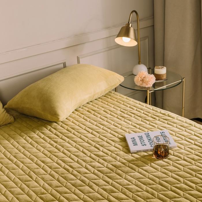 91家纺网 家纺一手货源 找家纺 法芙娜家纺  秋冬加厚牛奶绒夹棉床笠 吸湿排汗保暖 芥末黄