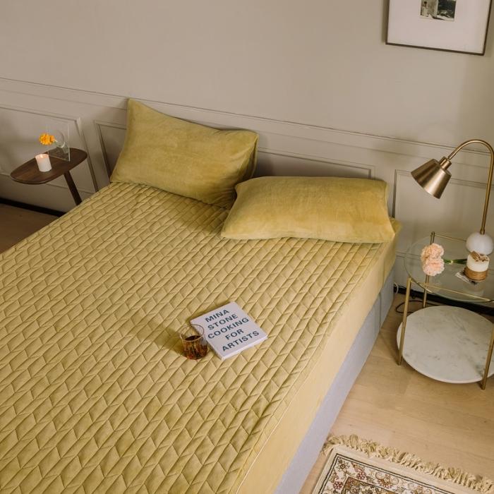 91家纺网 家纺一手货源 找家纺 法芙娜家纺  秋冬加厚牛奶绒夹棉床笠 吸湿排汗保暖 芥末黄