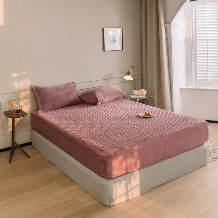 91家纺网 家纺一手货源 找家纺 法芙娜家纺  秋冬加厚牛奶绒夹棉床笠 吸湿排汗保暖 魅力紫