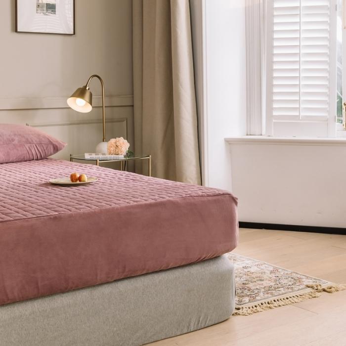 91家纺网 家纺一手货源 找家纺 法芙娜家纺  秋冬加厚牛奶绒夹棉床笠 吸湿排汗保暖 魅力紫