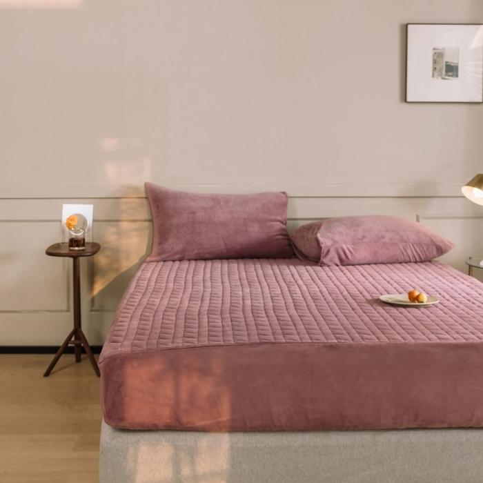 91家纺网 家纺一手货源 找家纺 法芙娜家纺  秋冬加厚牛奶绒夹棉床笠 吸湿排汗保暖 魅力紫