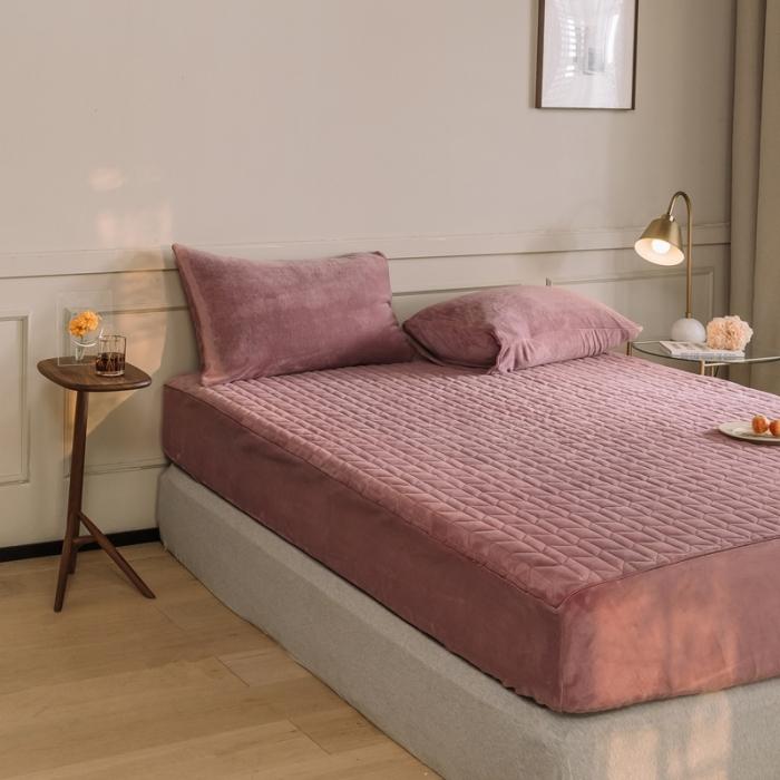 91家纺网 家纺一手货源 找家纺 法芙娜家纺  秋冬加厚牛奶绒夹棉床笠 吸湿排汗保暖 魅力紫