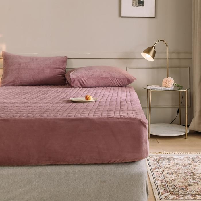 91家纺网 家纺一手货源 找家纺 法芙娜家纺  秋冬加厚牛奶绒夹棉床笠 吸湿排汗保暖 魅力紫