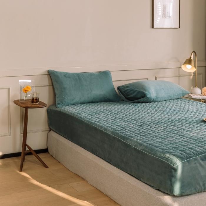 91家纺网 家纺一手货源 找家纺 法芙娜家纺  秋冬加厚牛奶绒夹棉床笠 吸湿排汗保暖 松石蓝