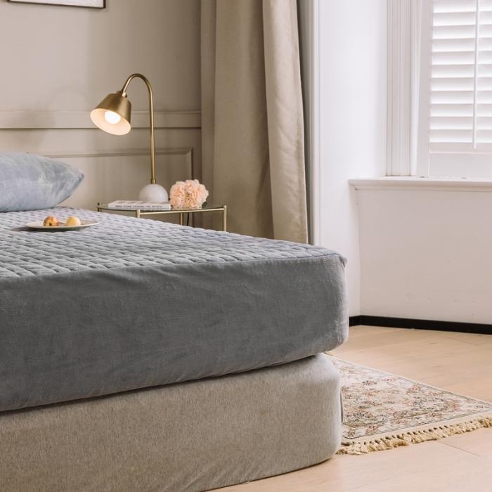 91家纺网 家纺一手货源 找家纺 法芙娜家纺 秋冬加厚牛奶绒夹棉床笠 吸湿排汗保暖 银川灰