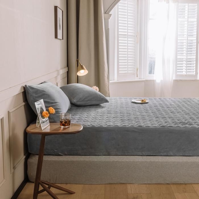 91家纺网 家纺一手货源 找家纺 法芙娜家纺 秋冬加厚牛奶绒夹棉床笠 吸湿排汗保暖 银川灰