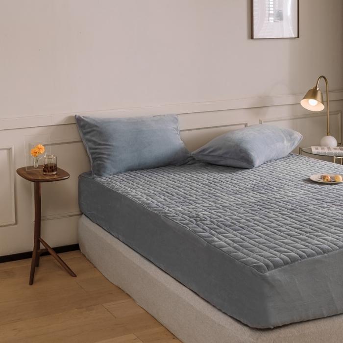 91家纺网 家纺一手货源 找家纺 法芙娜家纺 秋冬加厚牛奶绒夹棉床笠 吸湿排汗保暖 银川灰