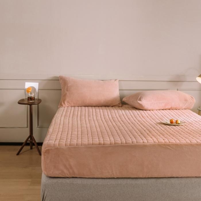 91家纺网 家纺一手货源 找家纺 法芙娜家纺 秋冬加厚牛奶绒夹棉床笠 吸湿排汗保暖 樱花粉