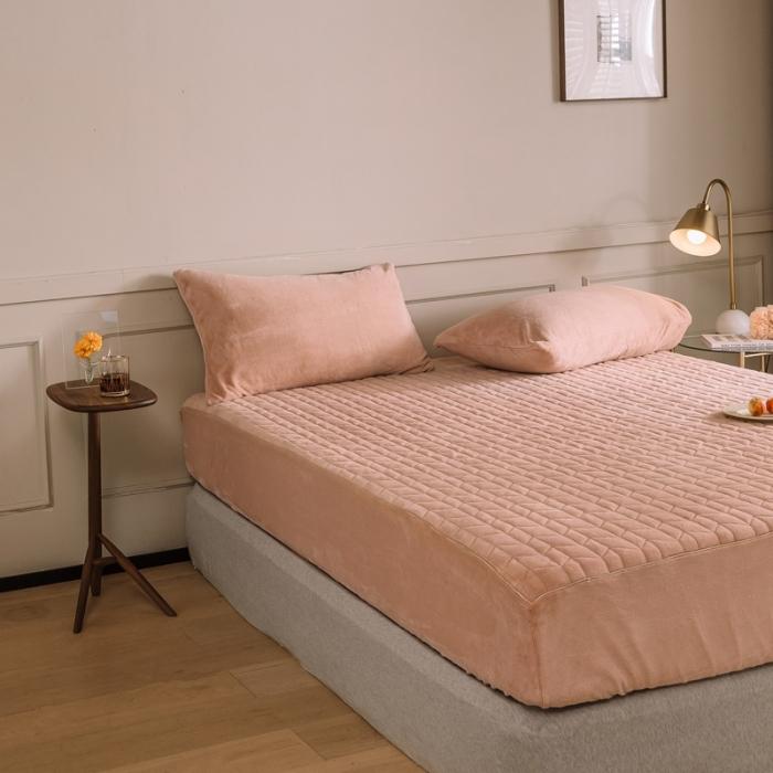 91家纺网 家纺一手货源 找家纺 法芙娜家纺 秋冬加厚牛奶绒夹棉床笠 吸湿排汗保暖 樱花粉