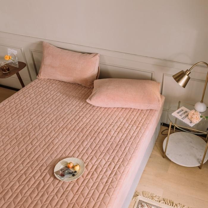 91家纺网 家纺一手货源 找家纺 法芙娜家纺 秋冬加厚牛奶绒夹棉床笠 吸湿排汗保暖 樱花粉