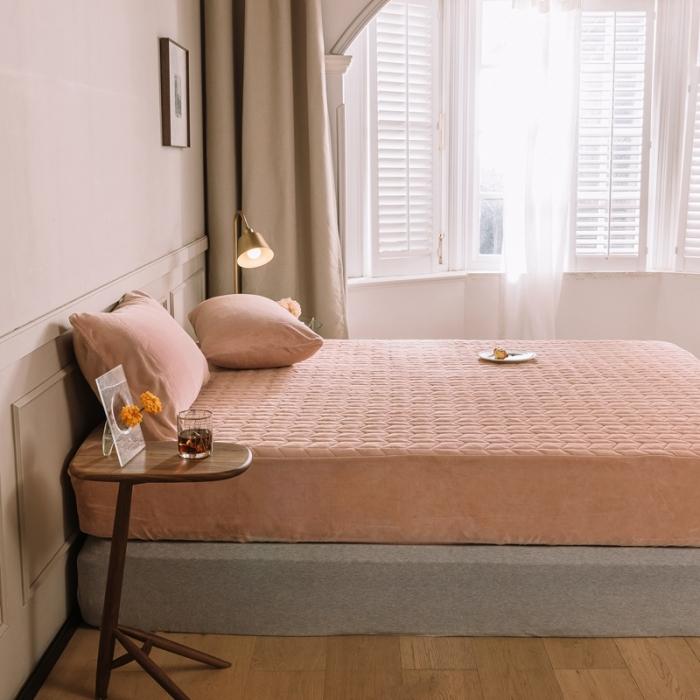 91家纺网 家纺一手货源 找家纺 法芙娜家纺 秋冬加厚牛奶绒夹棉床笠 吸湿排汗保暖 樱花粉