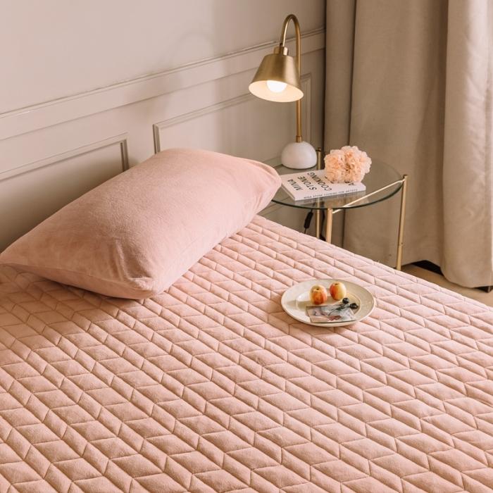 91家纺网 家纺一手货源 找家纺 法芙娜家纺 秋冬加厚牛奶绒夹棉床笠 吸湿排汗保暖 樱花粉