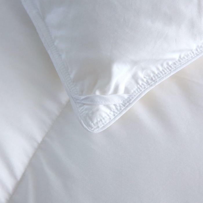 91家纺网 家纺一手货源 找家纺 俏企鹅 2025新款全棉单边羽绒被 纯白色