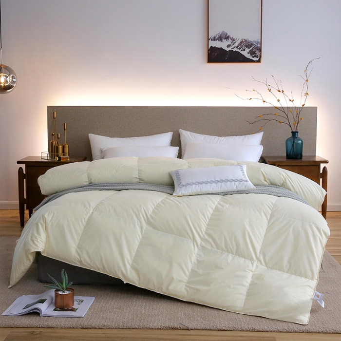 91家纺网 家纺一手货源 找家纺 俏企鹅 2025新款全棉单边羽绒被 米黄