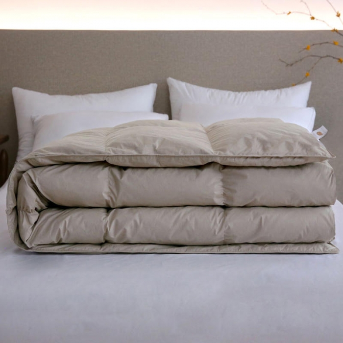 91家纺网 家纺一手货源 找家纺 俏企鹅 2025新款全棉单边羽绒被 浅灰