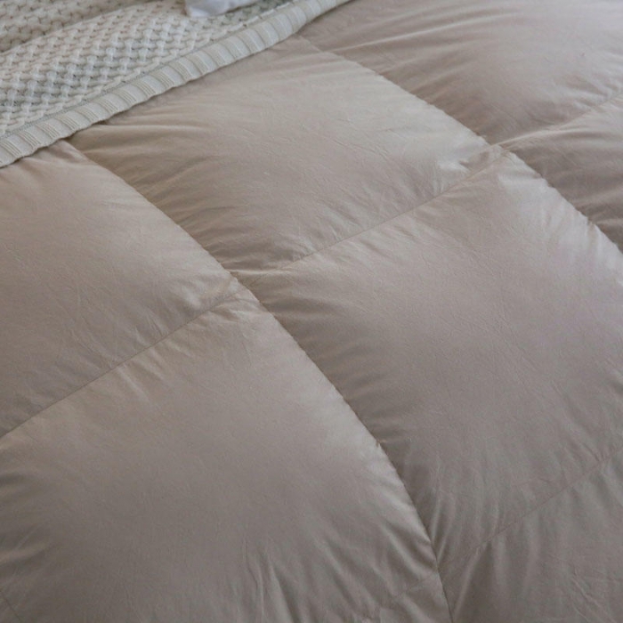 91家纺网 家纺一手货源 找家纺 俏企鹅 2025新款全棉单边羽绒被 浅灰