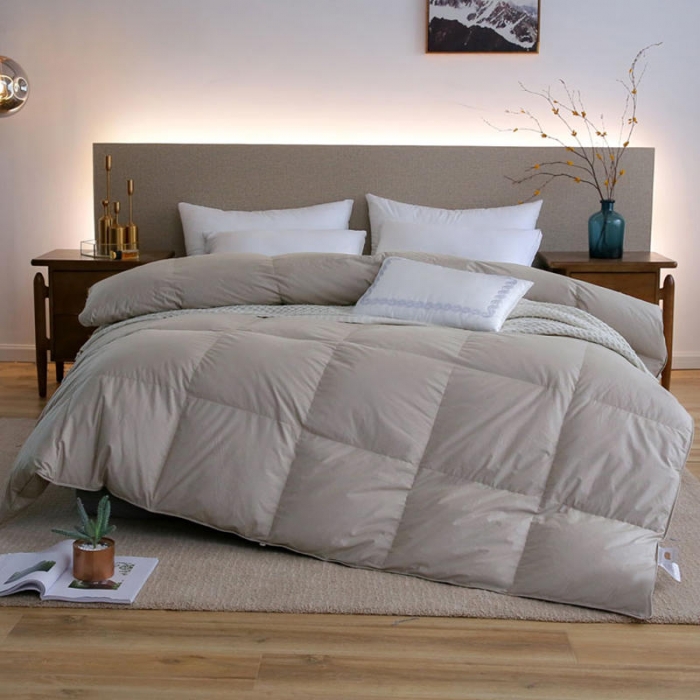 91家纺网 家纺一手货源 找家纺 俏企鹅 2025新款全棉单边羽绒被 浅灰