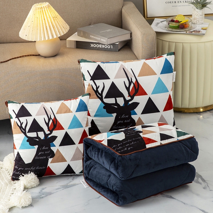 91家纺网 家纺一手货源 找家纺 宝马家纺2022多功能加厚荷兰绒水晶绒数码印花抱枕被 时尚鹿