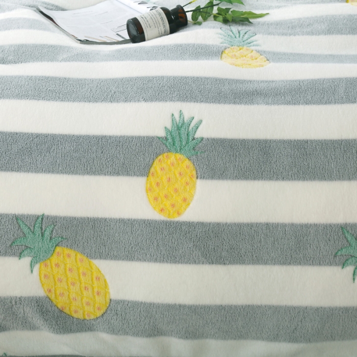 91家纺网 家纺一手货源 找家纺 好艺佳新款240克雪花绒毯法莱绒毯床单加厚毛毯菠萝纹