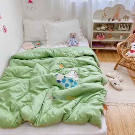 91家纺网 家纺一手货源 找家纺 桂雅居 2020新款60s极柔长绒棉绣花儿童抑菌大豆被 果绿