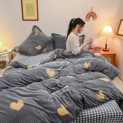 91家纺网 家纺一手货源 找家纺 牛奶绒四件套双面金貂法莱水晶魔法宝宝雕花绒被套