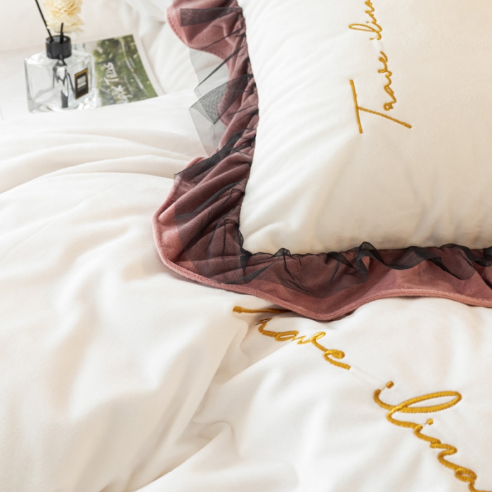 91家纺网 家纺一手货源 找家纺 蓝巢 2020新款水晶绒蕾丝边四件套 绒-本白豆沙