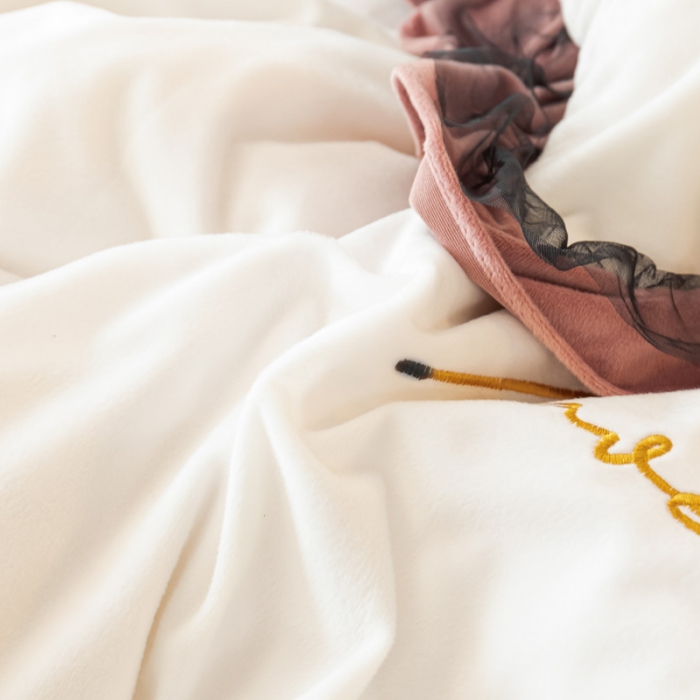 91家纺网 家纺一手货源 找家纺 蓝巢 2020新款水晶绒蕾丝边四件套 绒-本白豆沙