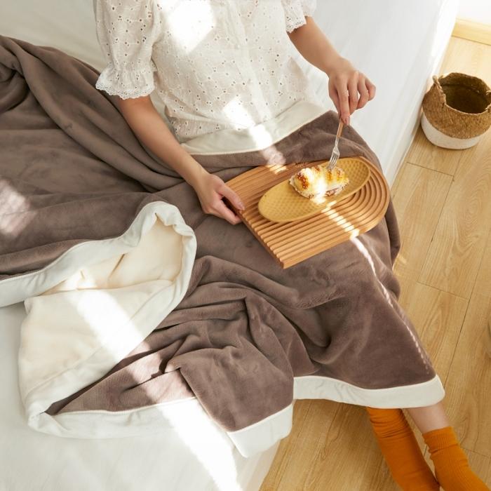 91家纺网 家纺一手货源 找家纺 法芙娜家纺  新品 AB复合毯 牛奶绒加厚毛毯 咖白