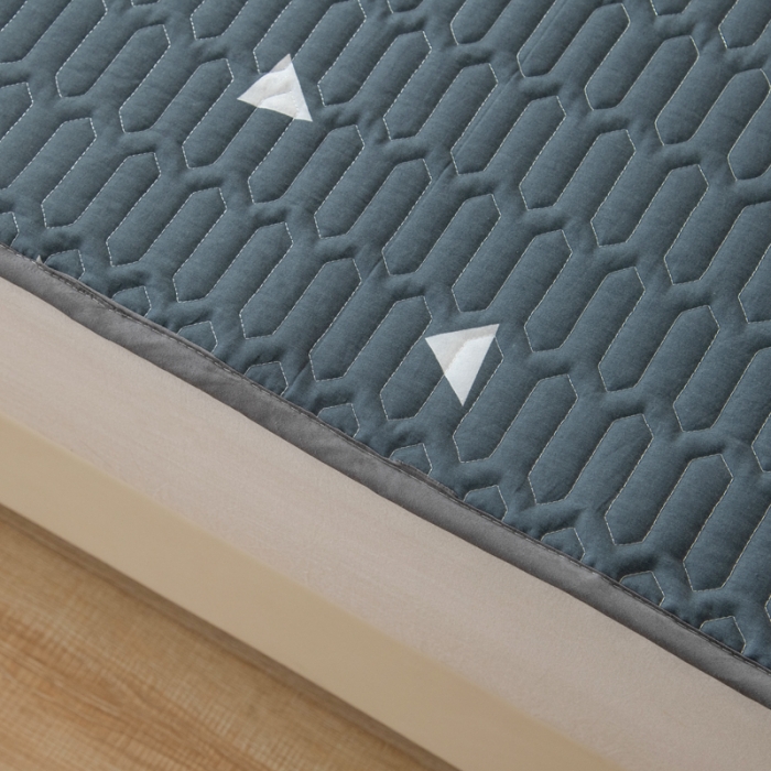 91家纺网 家纺一手货源 找家纺 床笠人家 2021新款全棉夹棉防水床护垫 爱巢