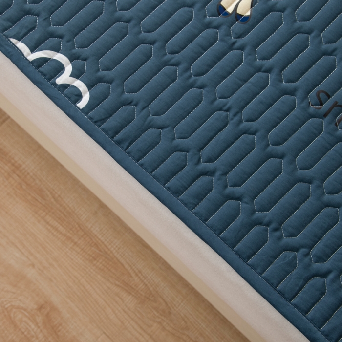 91家纺网 家纺一手货源 找家纺 床笠人家 2021新款全棉夹棉防水床护垫 欢乐玩伴