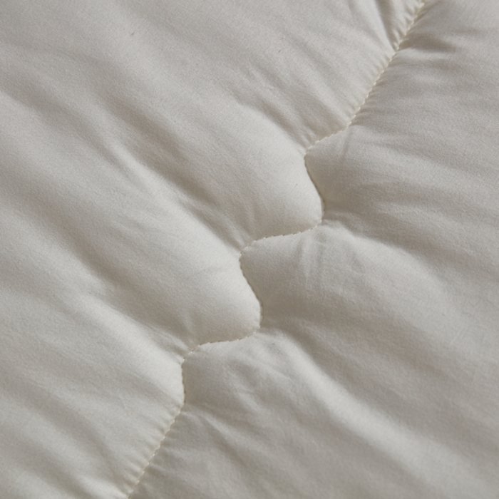 91家纺网 家纺一手货源 找家纺 啊雅家居 2025新款柔赛丝保暖立体羽丝绒冬被 米黄色