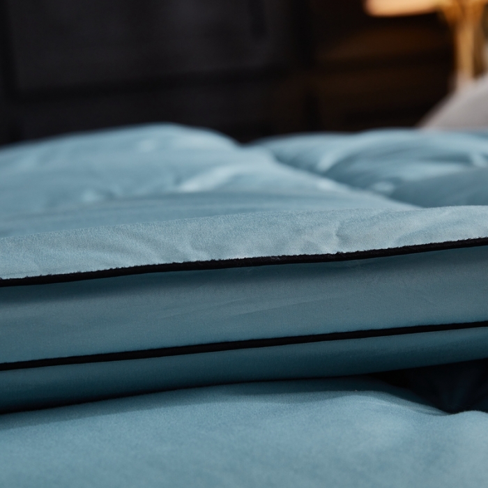 91家纺网 家纺一手货源 找家纺 啊雅家居 2025新款柔赛丝保暖立体羽丝绒冬被 水蓝色