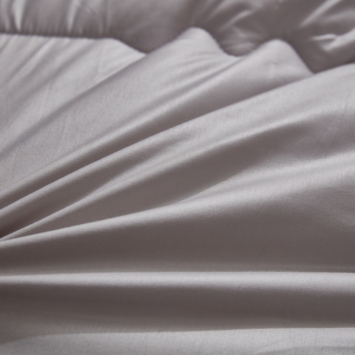 91家纺网 家纺一手货源 找家纺 啊雅家居 2025新款柔赛丝保暖立体羽丝绒冬被 银灰色