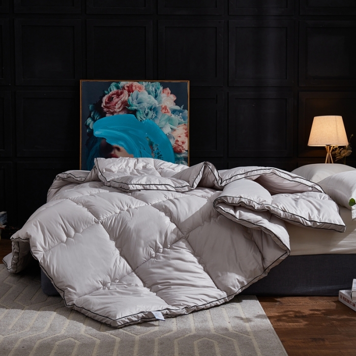 91家纺网 家纺一手货源 找家纺 啊雅家居 2025新款柔赛丝保暖立体羽丝绒冬被 银灰色