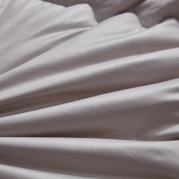 91家纺网 家纺一手货源 找家纺 啊雅家居 2025新款柔赛丝保暖立体羽丝绒冬被 银灰色