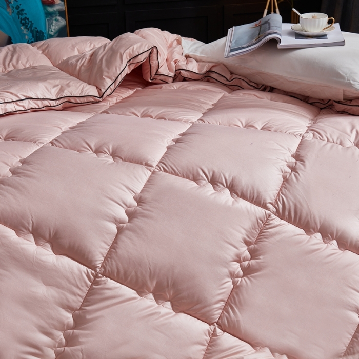 91家纺网 家纺一手货源 找家纺 啊雅家居 2025新款柔赛丝保暖立体羽丝绒冬被 玉色