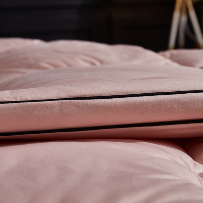 91家纺网 家纺一手货源 找家纺 啊雅家居 2025新款柔赛丝保暖立体羽丝绒冬被 玉色