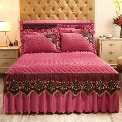 91家纺网 家纺一手货源 找家纺 情恒 2025新款水晶绒皇家豪庭单床裙 豆沙色