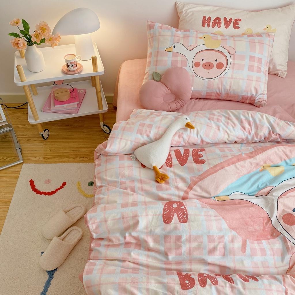 91家纺网 家纺一手货源 找家纺 星期八 2020原创设计师款牛奶绒四件套 小鸭猪猪