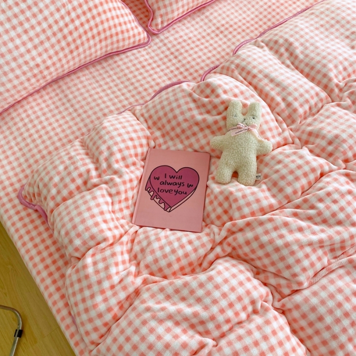 91家纺网 家纺一手货源 找家纺 顾里 2020新款韩国ins高端保暖牛奶绒套件 粉格